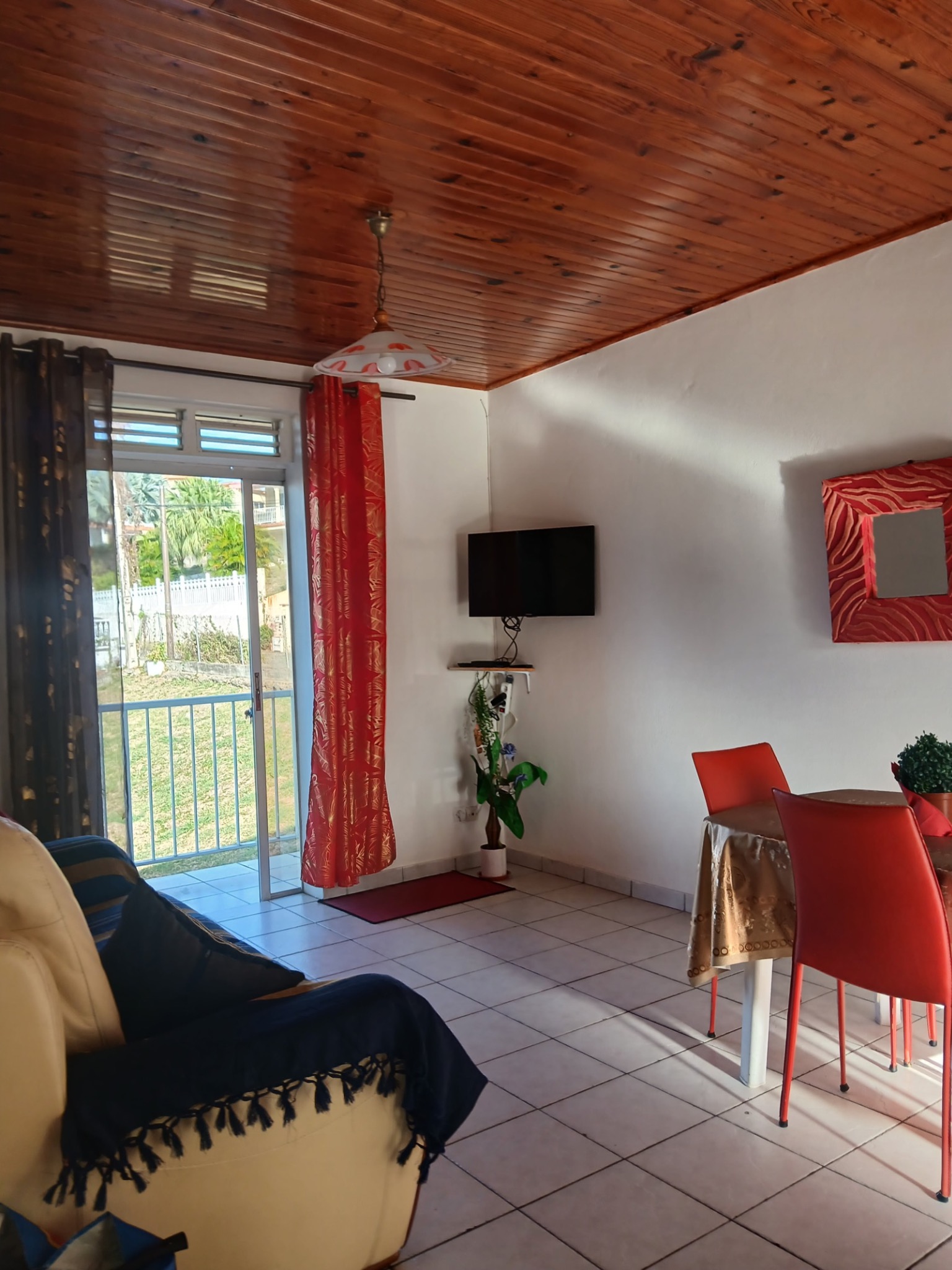 Salon et salle à manger de l’appartement ARUM